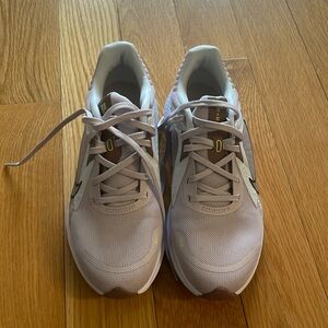 Nike women’s sneakers size 6.5